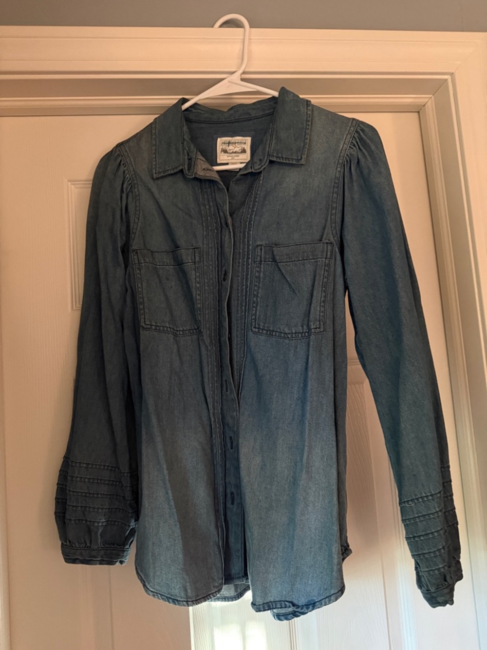 NWOT American Eagle Outfitters Denim Shirt